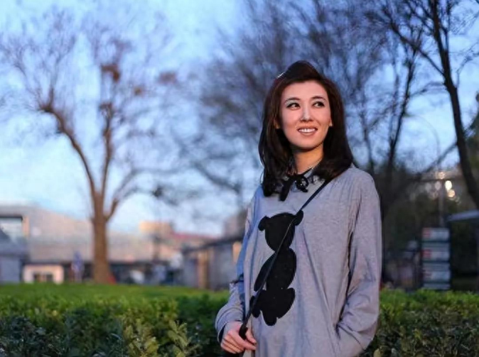 回顾主持人李红低调工作20年却被造谣嫁入豪门她做错了什么