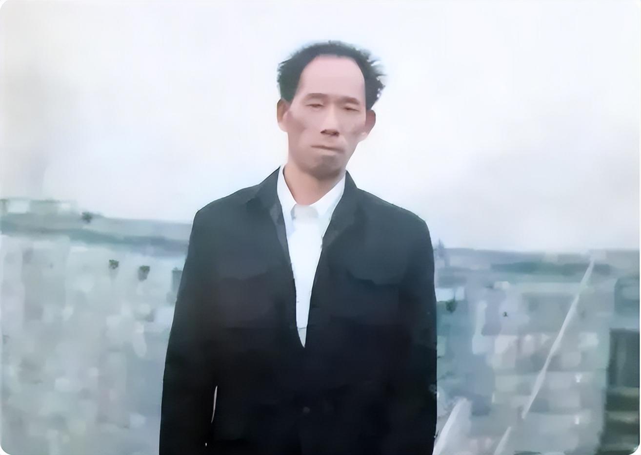 2000年小男孩玩闹惹祸父亲被砍18刀他追凶17年结局大快人心