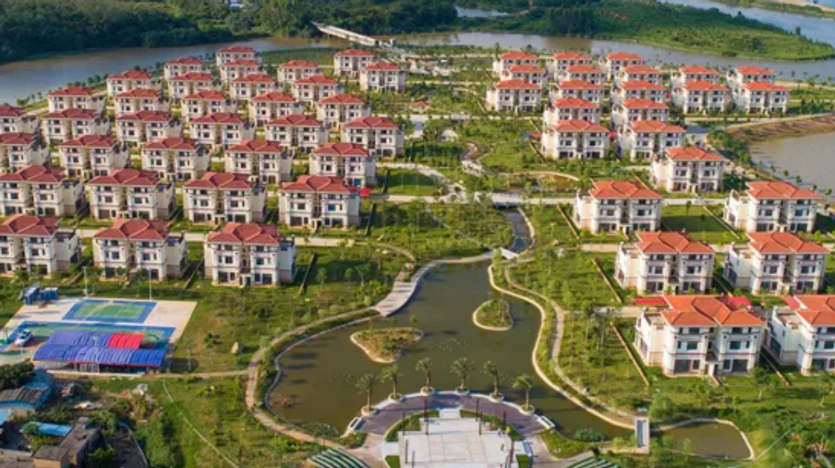 1980年广东农村娃考上北大全村凑路费38年后每家获赠一栋别墅