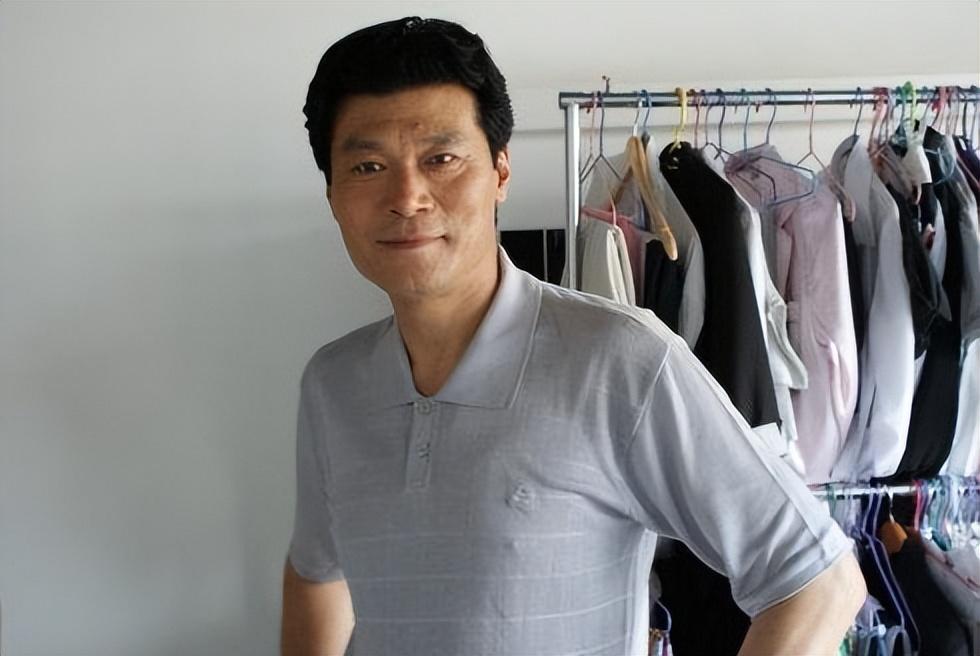 回顾白眉大侠赵恒煊走红不忘糟糠妻单身父亲是他一生的痛