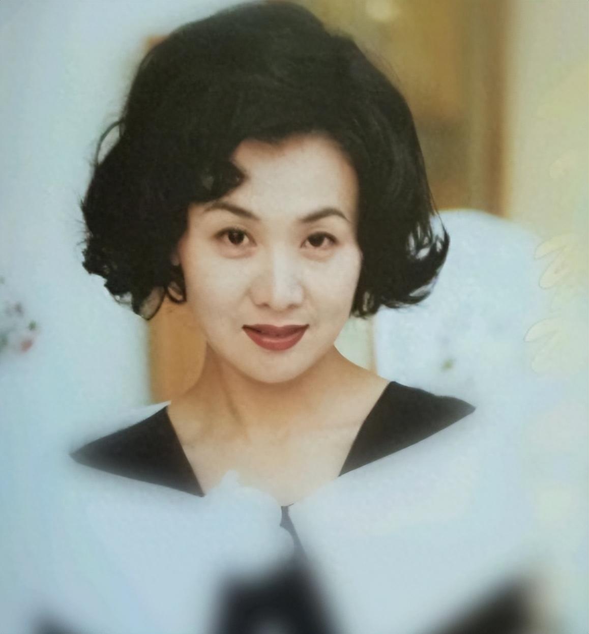 回顾李媛媛39岁冒死高龄产子两年后不幸离世丈夫至今未娶
