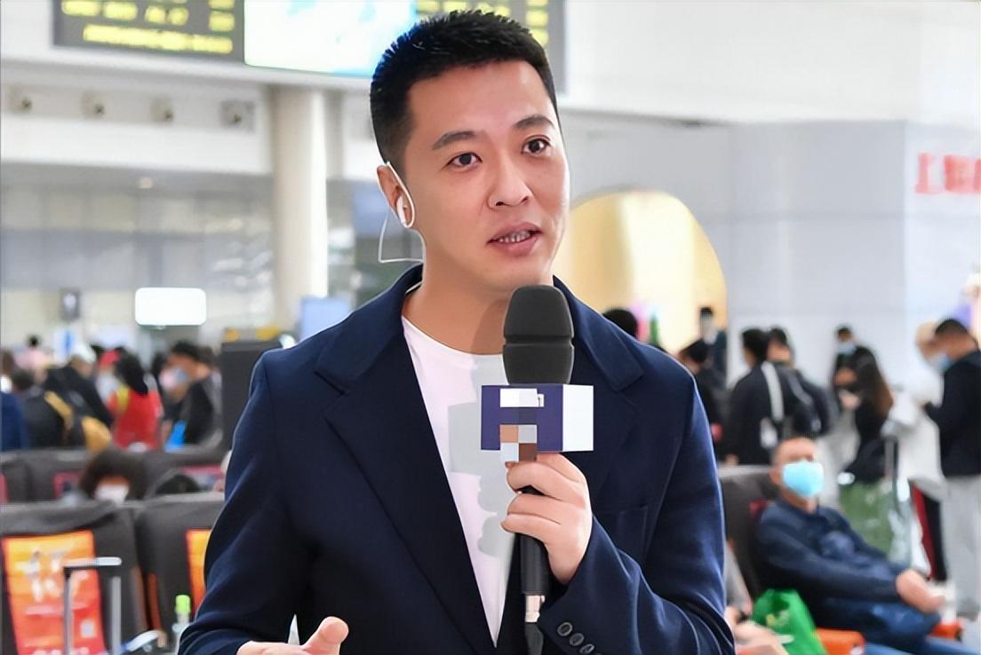 回顾央视著名主持人顾国宁父亲病逝后他又离婚人生与风霜共舞