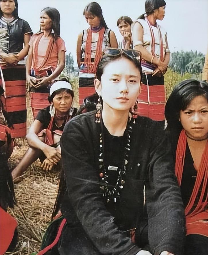 回顾杨丽萍与富商刘淳晴结婚7年无儿无女离婚后她怎样了