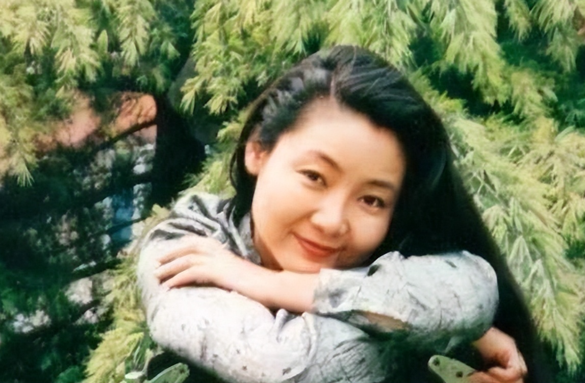 回顾演员郑晓宁50岁被爆婚外恋老年得子两度离婚至今孤身一人