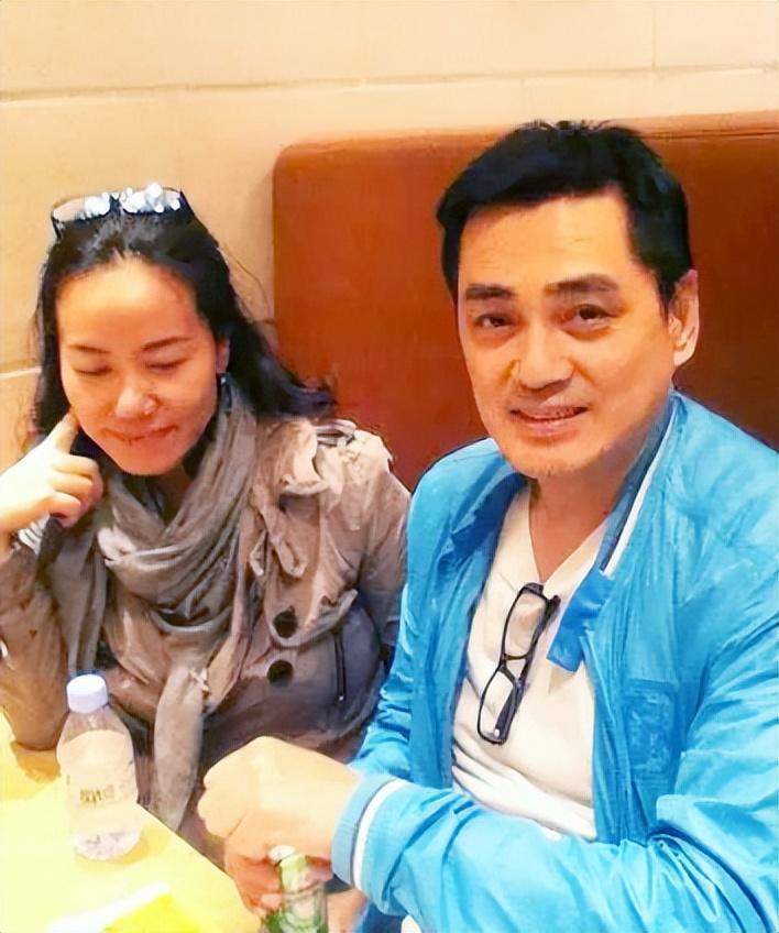 回顾汤镇宗能娶到糟糠妻是有幸成名后把家里的三个女人宠成宝