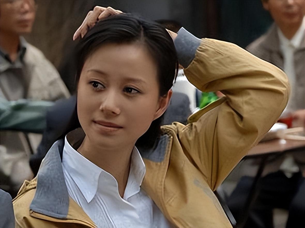 毕业于同济大学,却因为拍摄内衣广告进入娱乐圈.