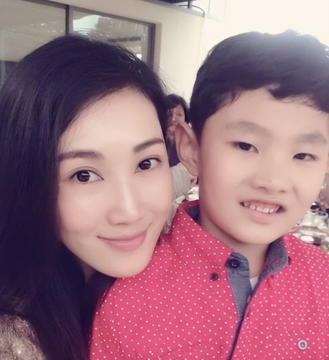 回顾韩磊苦追王燕2年39岁终于得偿所愿结婚16年感情仍如胶似漆