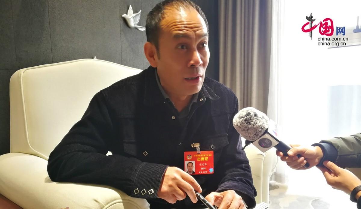 回顾张光北母亲用救命钱助他圆梦父亲去世用孝心撑起继母晚年