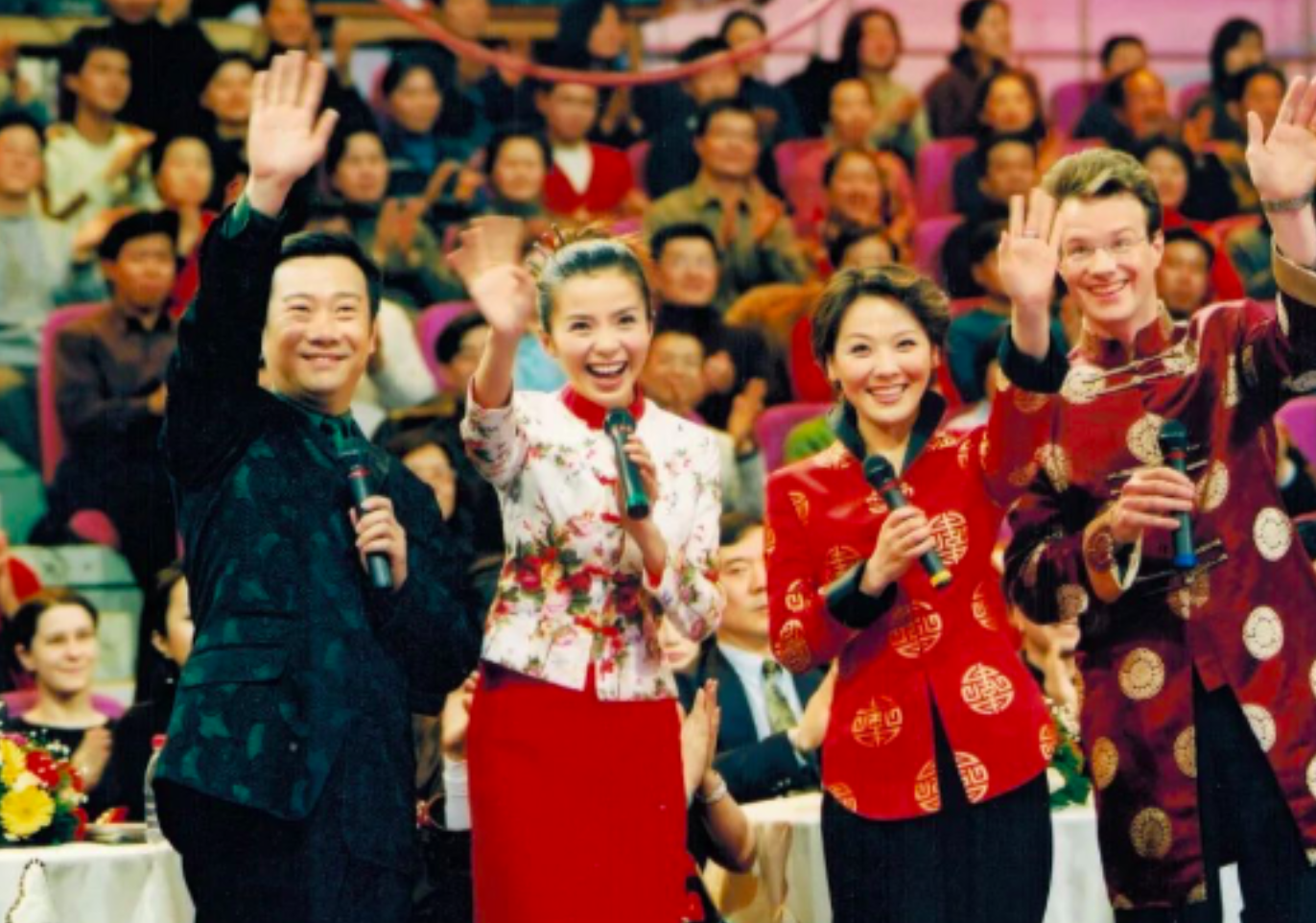 回顾央视主播赵保乐冯巩和倪萍是伯乐与平凡妻子幸福背后有心酸