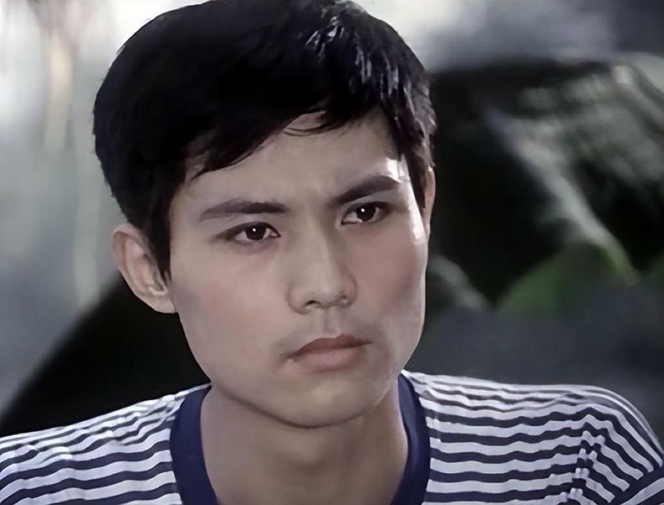 回顾王伟平:25岁成名遇见初恋,结婚39年无绯闻,如今女儿比他更红