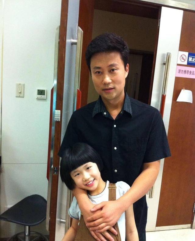 回顾离婚7年耿为华和小14岁前妻郑佳的境遇生活差距太大