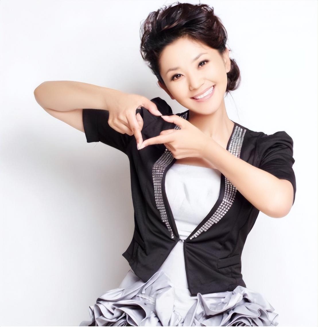 回顾主持人方琼结婚20年只生孩子不做饭副台长丈夫把她宠成宝