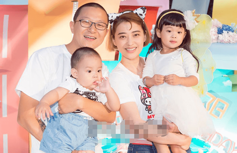 除此之外,她与郭涛搭档