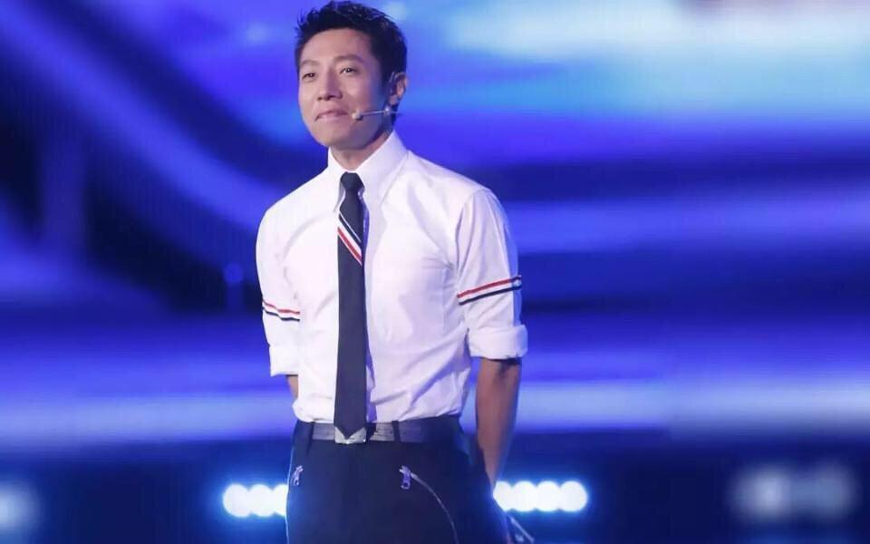 回顾撒贝宁风光背后有泪水母亲去世追悔莫及加倍对父亲妻儿好