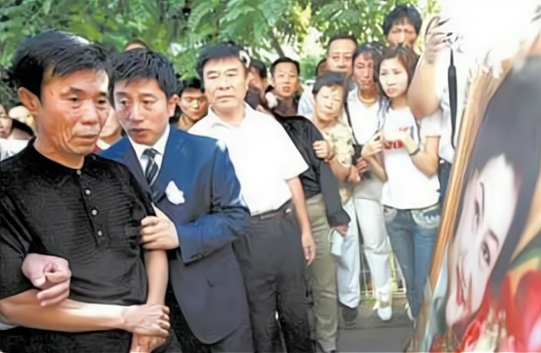 回顾高秀敏女儿李萱8年内父母双亡继父给我爱我就是你的亲女儿