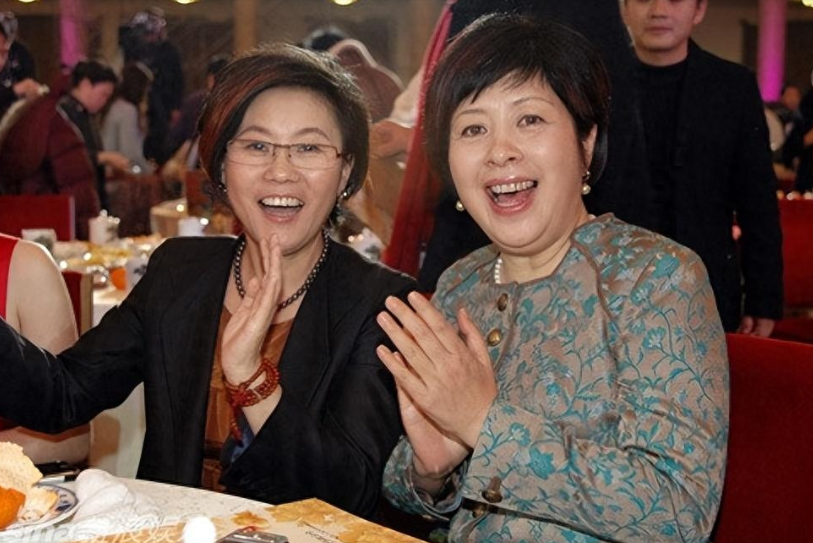 亲妈是制作人干妈是导演20年都捧不红的他却在改名后火了