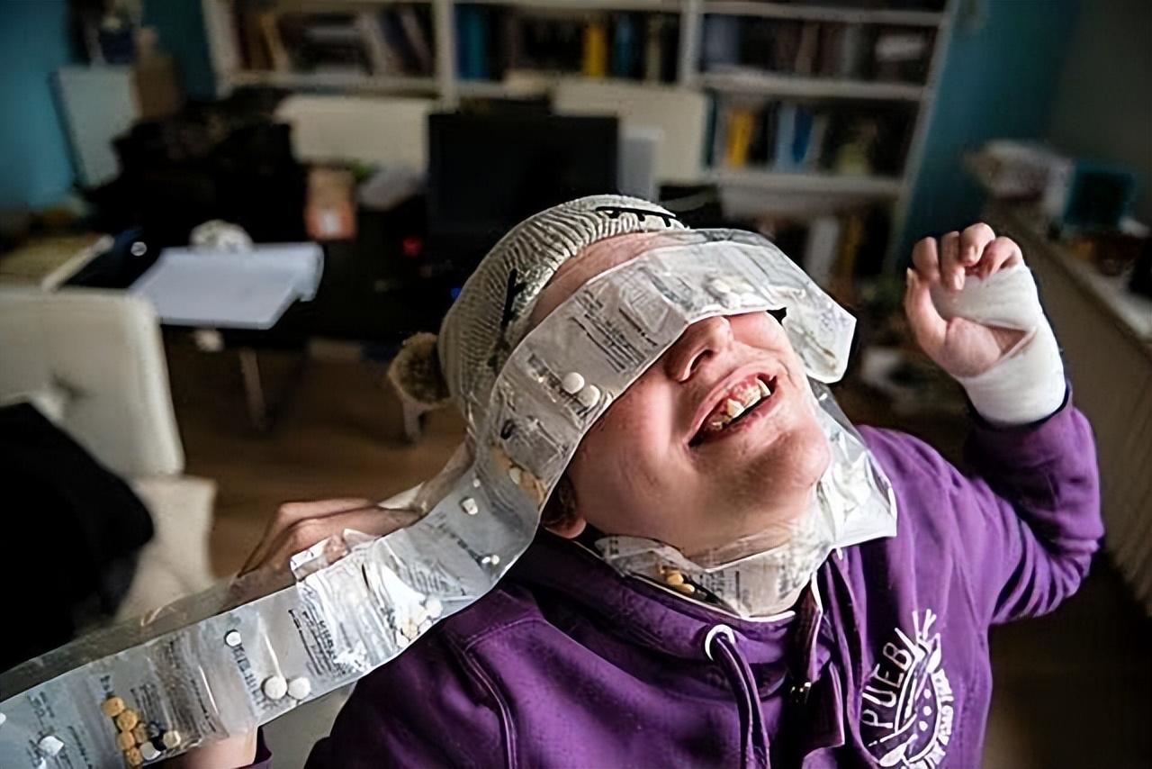 18年荷兰抑郁症女孩安乐死,记录人生最后26天,喝毒药前崩溃大哭