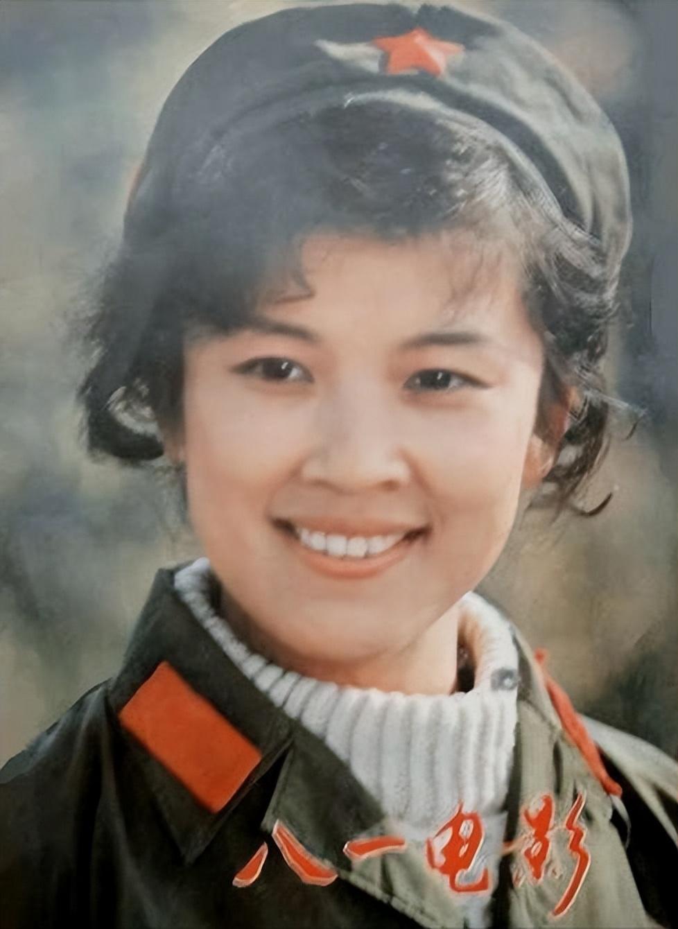 回顾国家一级演员宋春丽:为拍戏放弃生子,55岁领养女儿后怎样了?