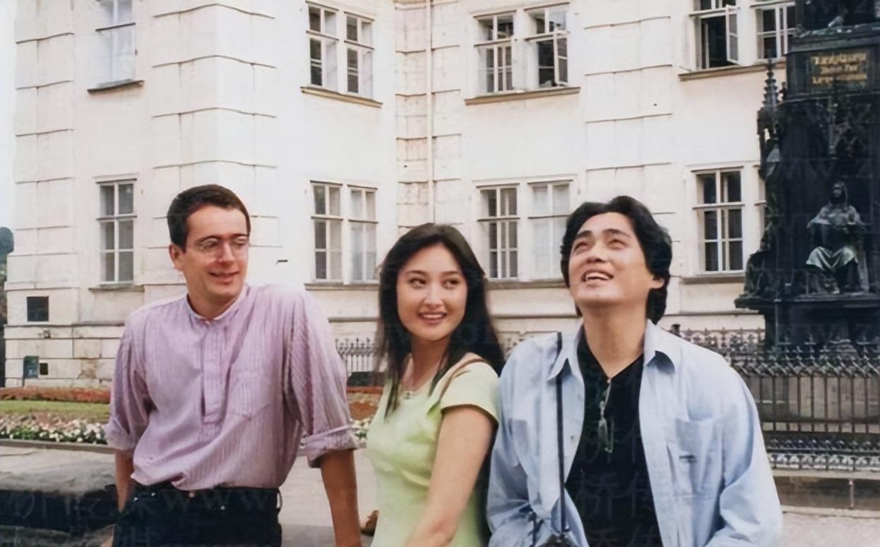 于是郑晓宁为了证明自己,就对林海海格外的好,每天都会送她回家,而且