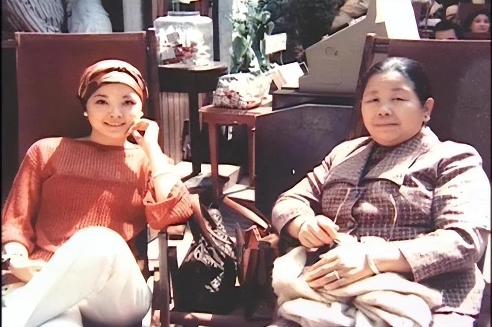 95年邓丽君突然病逝母亲赵素桂却平静地说了句丽君走得是时候