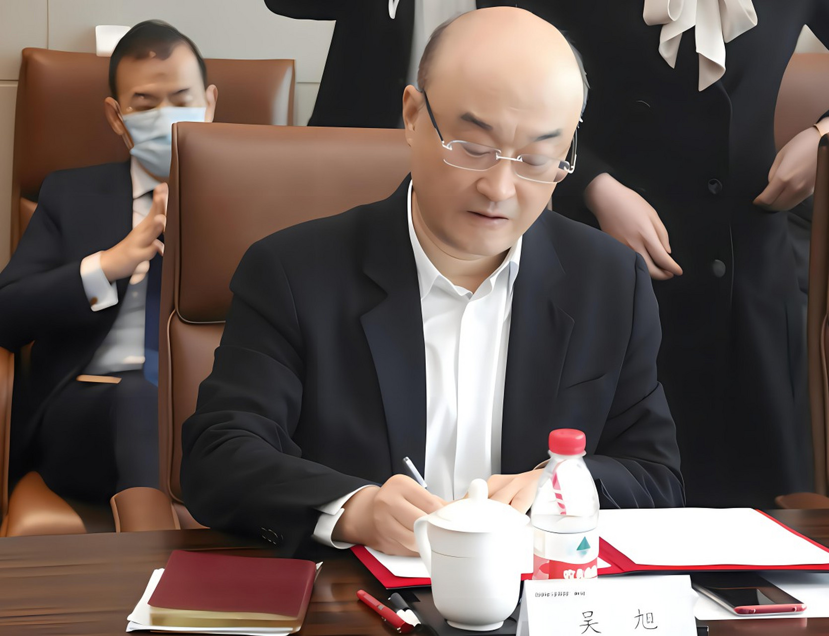 创始人吴旭凭借政府资源和公关能力在地产业呼风唤雨,一度成为重庆