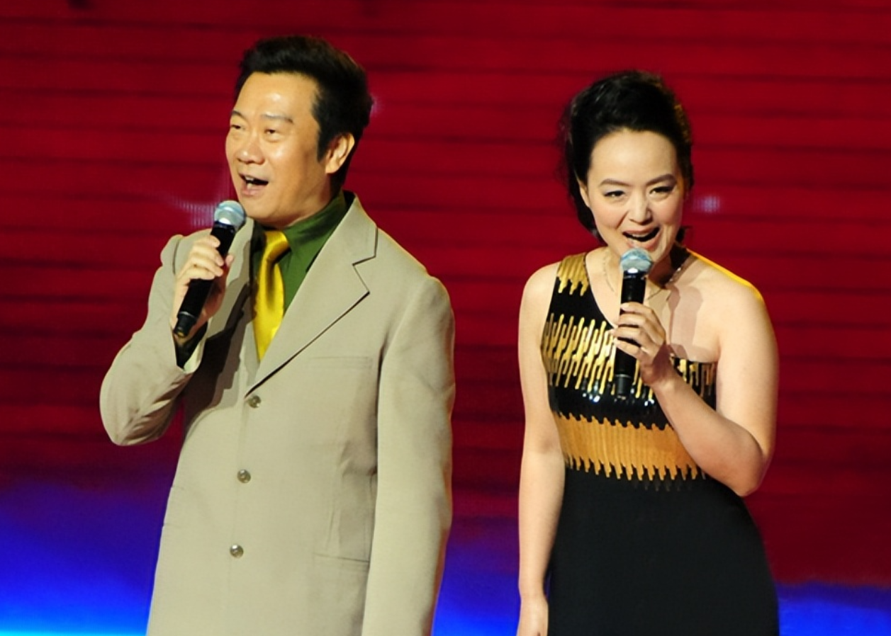 回顾央视主播赵保乐冯巩和倪萍是伯乐与平凡妻子幸福背后有心酸