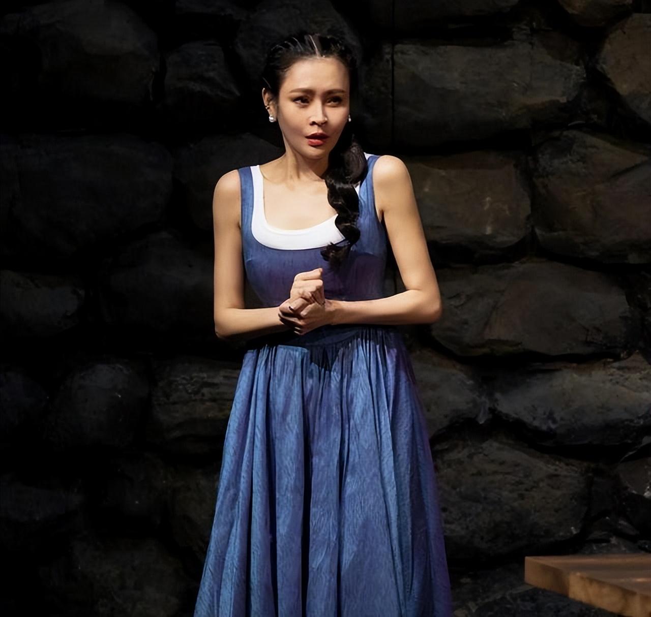 回顾于明加被父母疯狂逼婚27岁闪婚嫁给相亲对象后如今怎样了