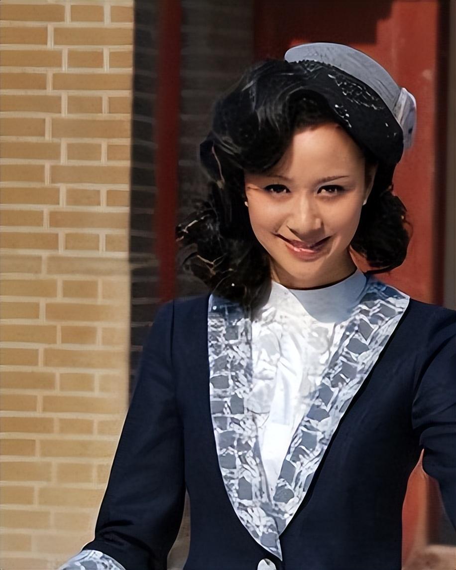 毕业于同济大学,却因为拍摄内衣广告进入娱乐圈.