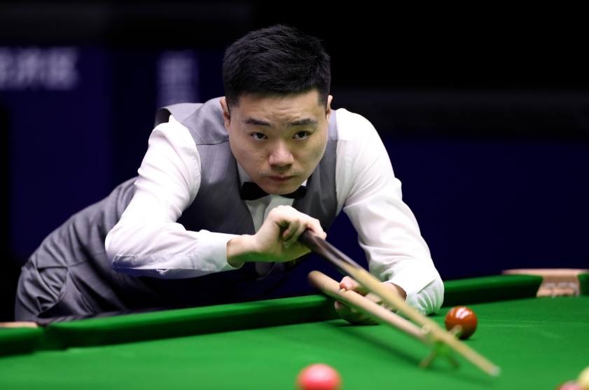 无一人登上这个位置,之后更是多次获得冠军,还被选入了斯诺克名人堂