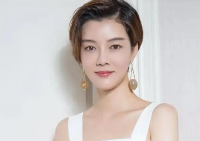 回顾演员车晓不顾一切嫁给山西富豪离婚后40岁仍单身