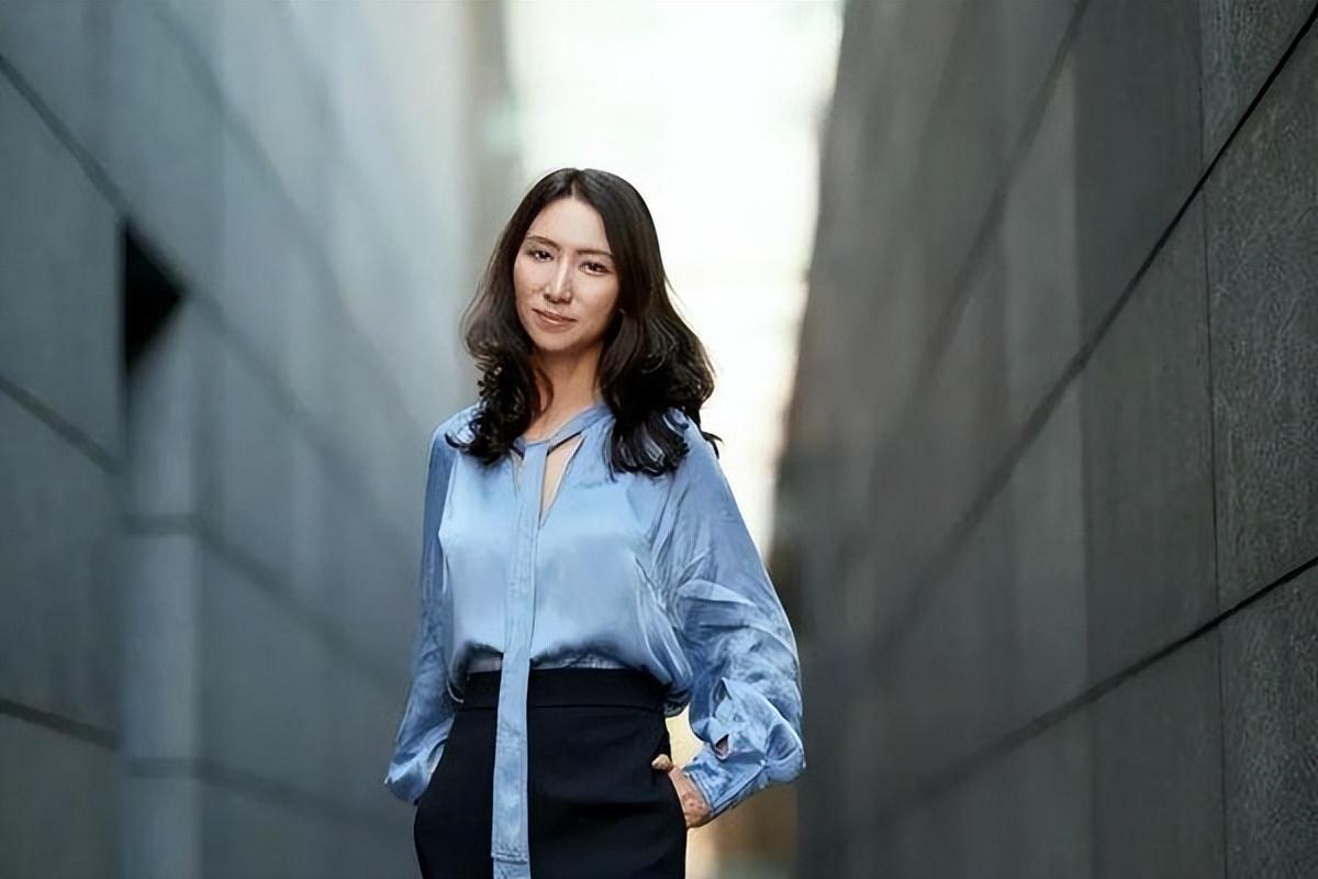 回归清华李一诺:辞百万年薪,四年生三娃,一心帮比尔·盖茨花钱