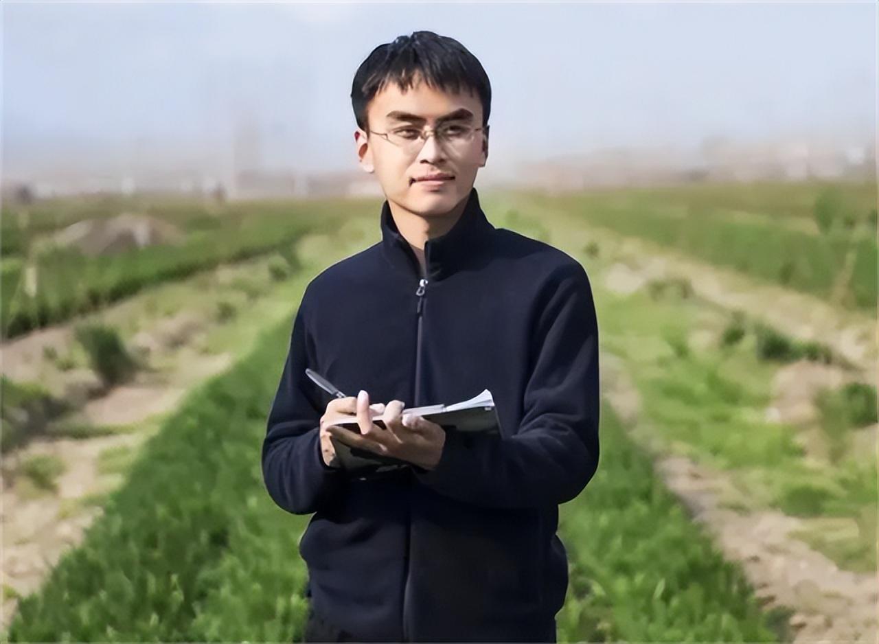 回顾搬砖小伙林万东高考713分被嘲考上清华也没用现在咋样