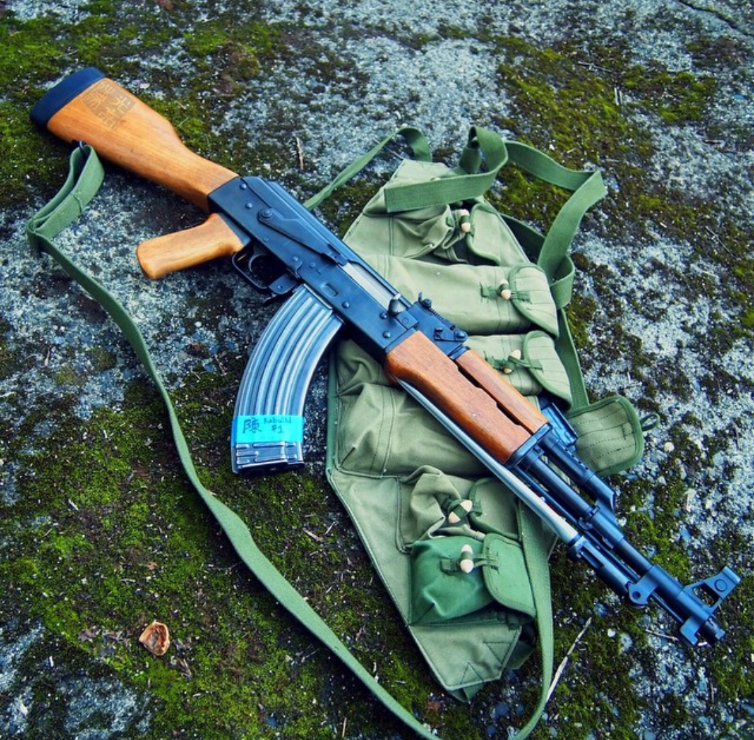 英勇无畏,刺刀见红:56式冲锋枪的独特设计与战斗精神