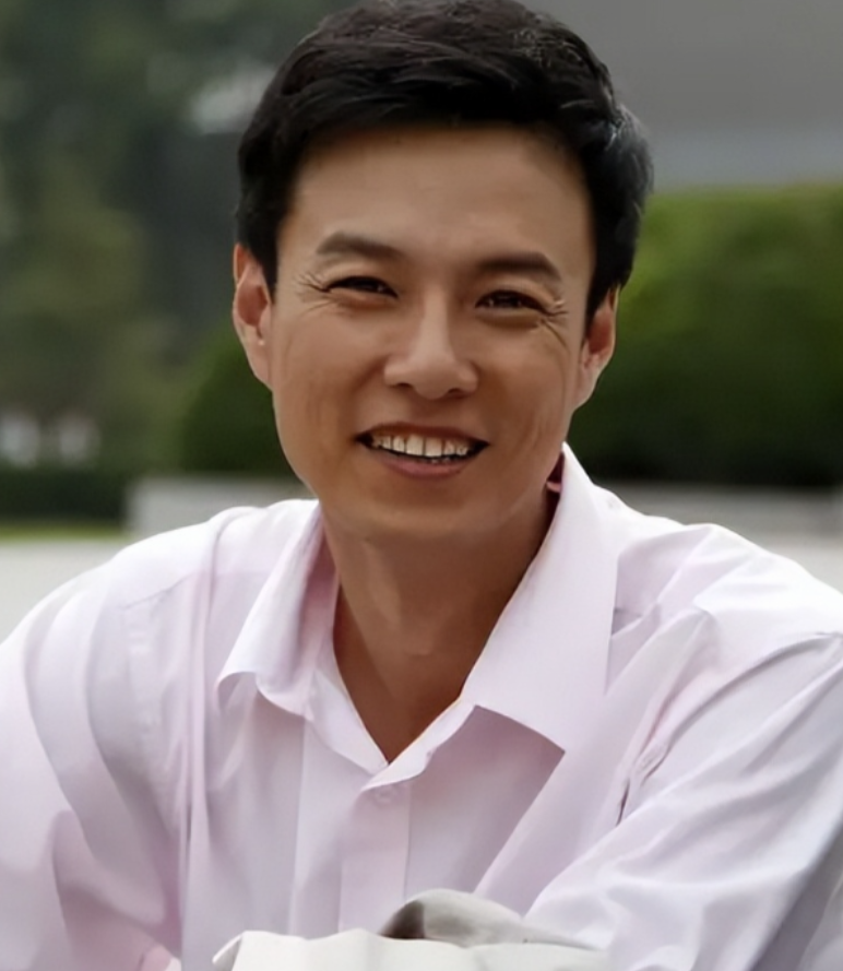 回顾演员朱铁陪母亲战胜乳腺癌平凡教师妻子被他宠成公主