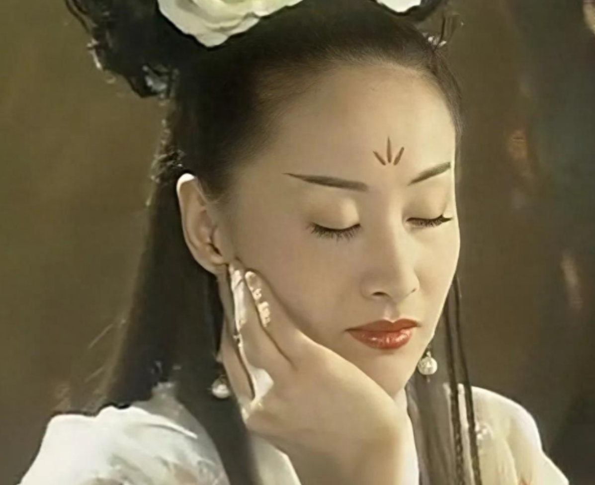 回顾于莉是张艺谋的梦中情人却情路坎坷如今60岁依旧单身