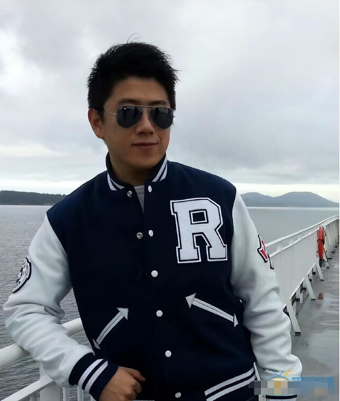 但是,过了一段时间,他发现儿子的身高还是不及同龄人,就连身形也比