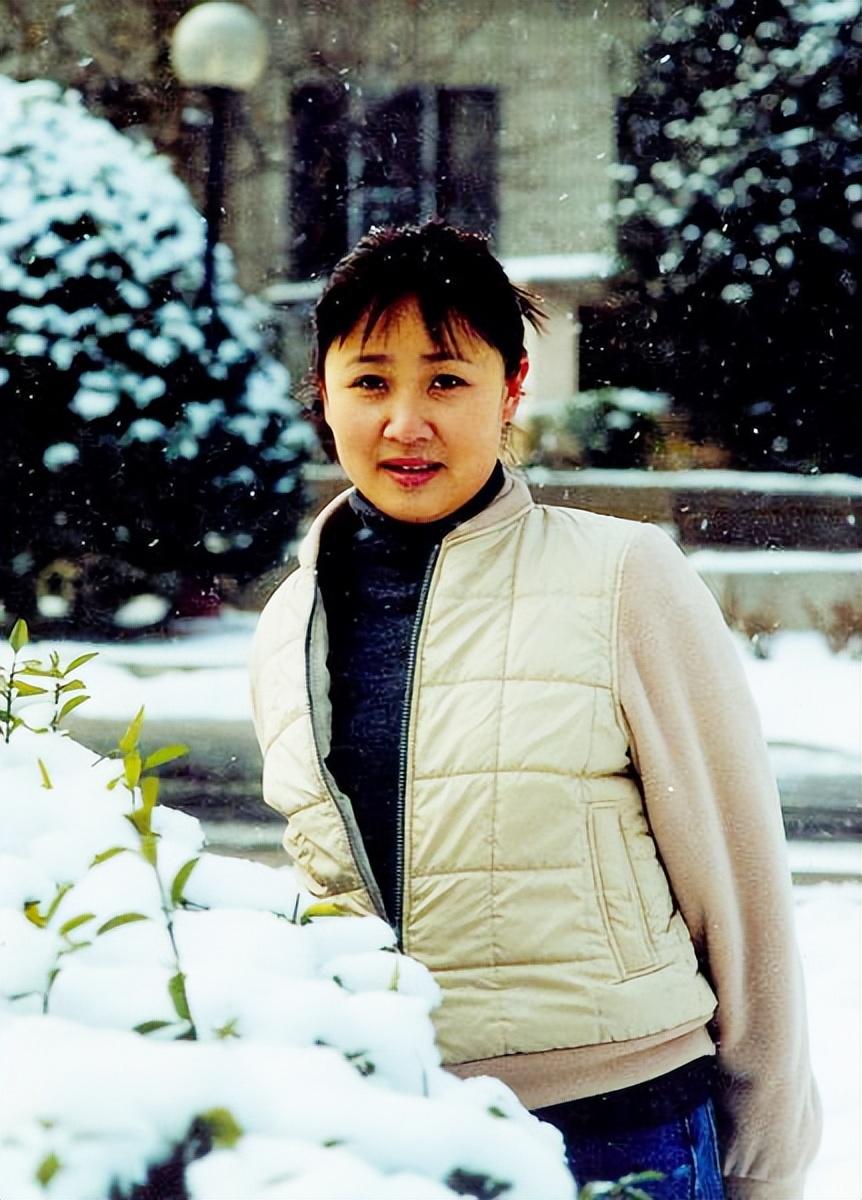 梁冠华和妻子唐烨的第一次见面很不美好,因为那实在是太尴尬了.