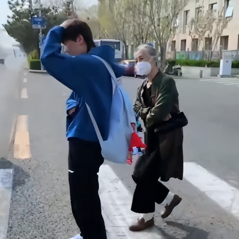 回顾名将王曼昱奥运冠军很艰辛我有一个在街头卖肉夹馍的老爸