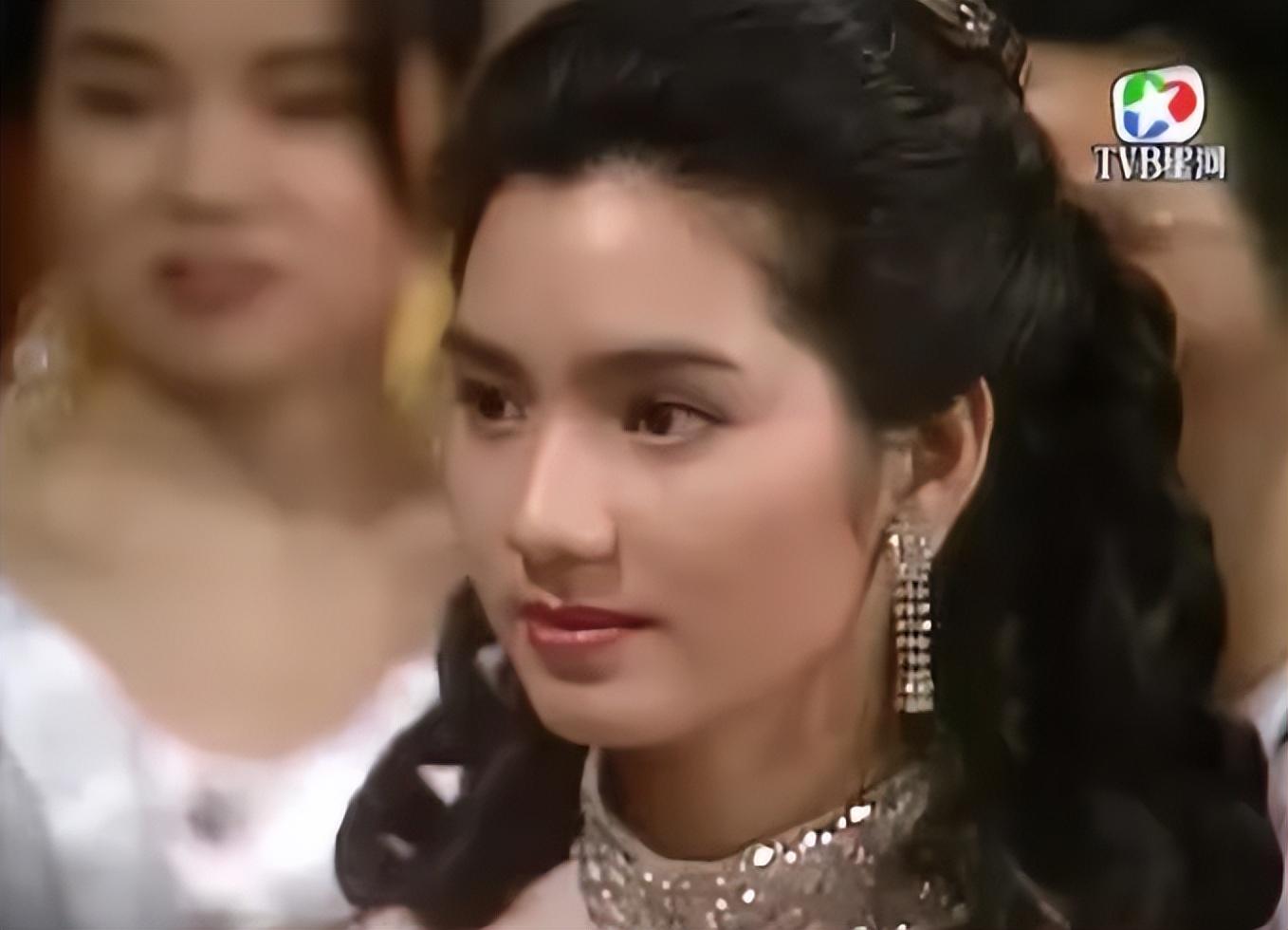 洪欣八年遇四位渣男为爱生下一子后嫁给张丹峰如今过得如何