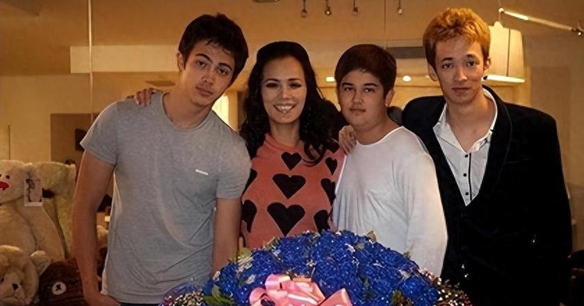 回顾60岁韦唯现状住纽约豪宅家暴前夫已离世3个儿子成为心结