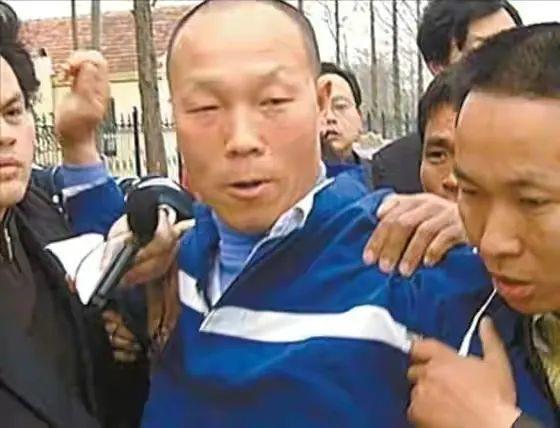 "佘祥林,你是怎么杀害张在玉的,给我老实交代!