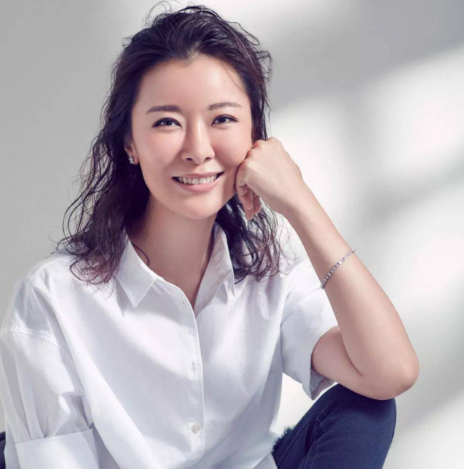 回顾柯蓝开国上将孙女捧红李亚鹏惨遭背叛至今51岁孑然一身