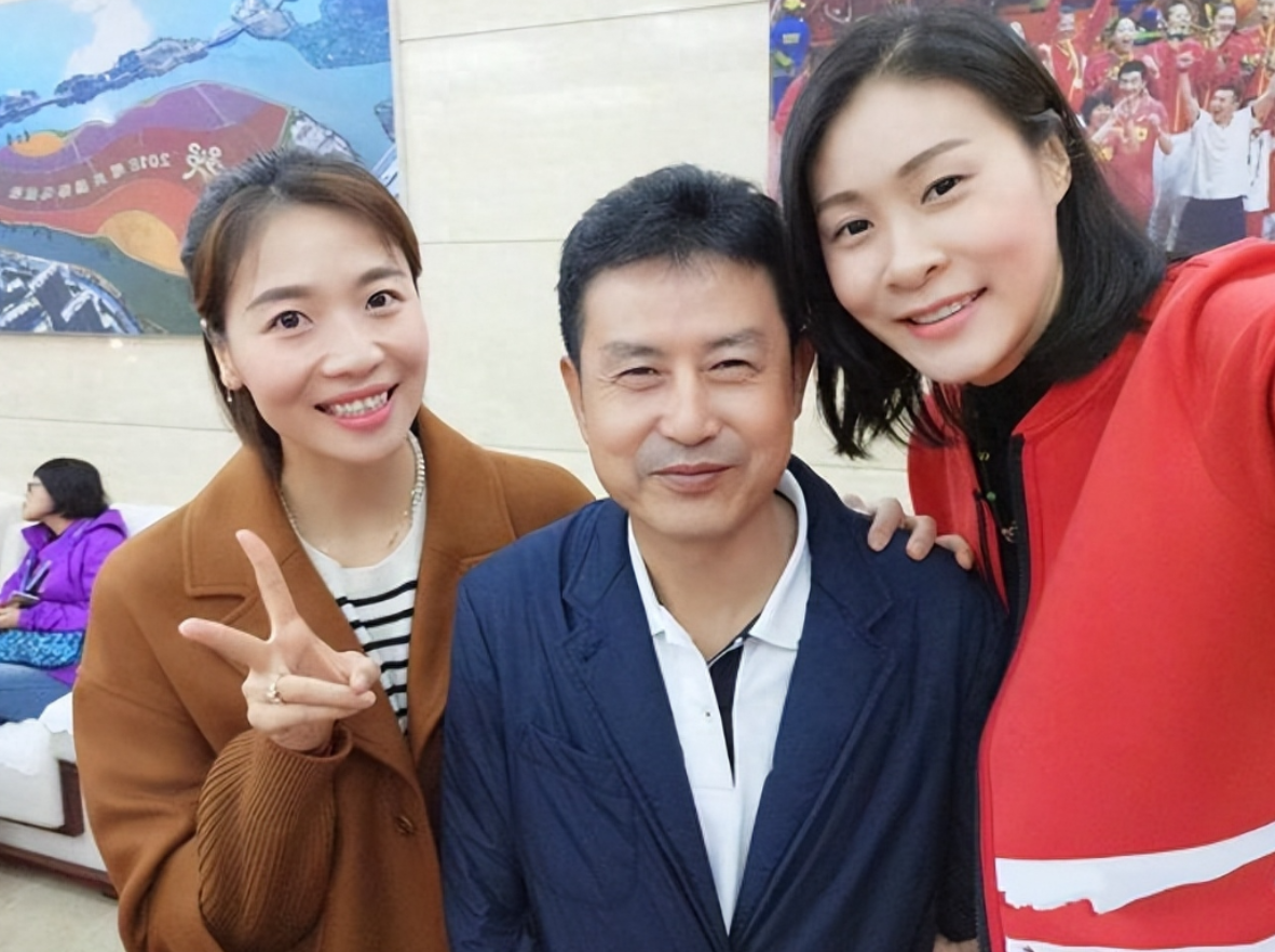 回顾女排名将张娜球场上是不死鸟生活中是好妻子好妈妈