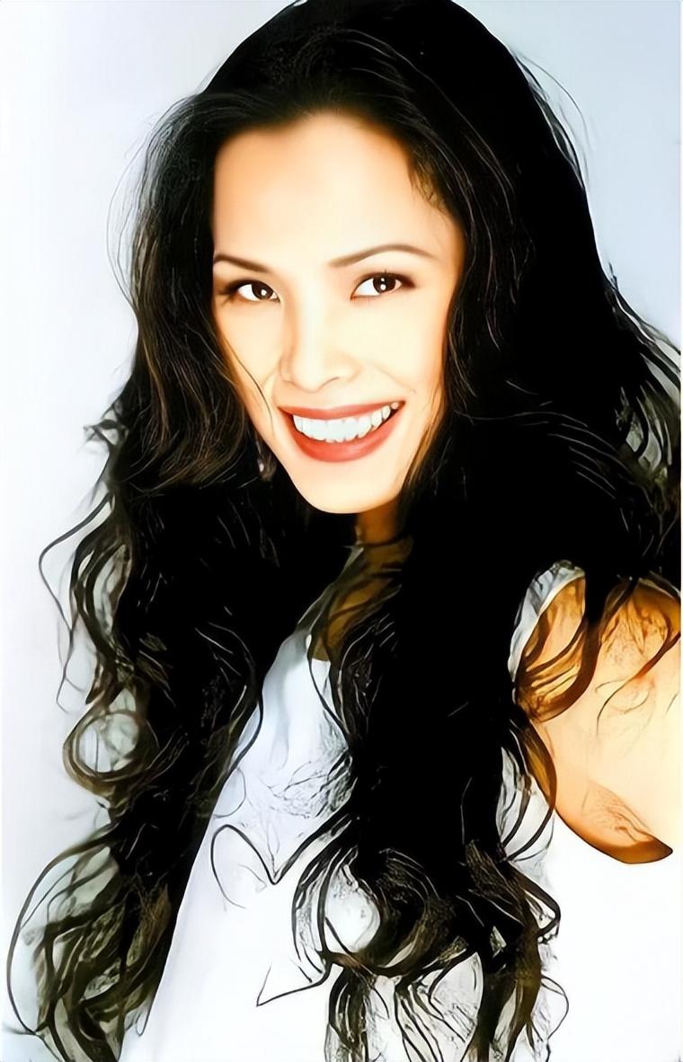 回顾60岁韦唯现状:住纽约豪宅,家暴前夫已离世,3个儿子成为心结