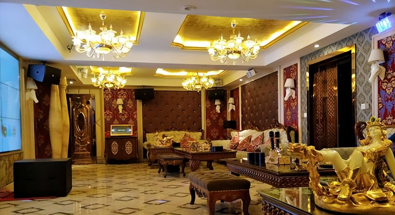 小有名气的孙浩,也被各大品牌方注意到,纷纷找他来唱歌,刚开始他还是