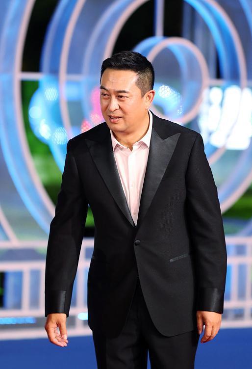 回顾王海燕遭前妻嫌弃的张嘉译被她宠成宝一家三口幸福美满