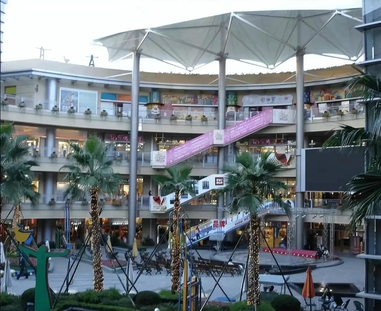 1987年陕西农妇捡两名女婴姐妹俩考上研究生用百万房产报答