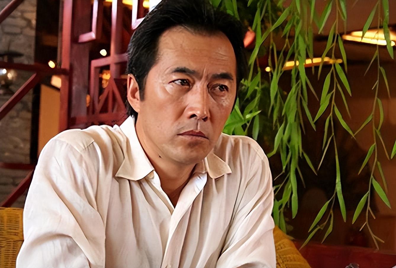 回顾演员郑晓宁50岁被爆婚外恋老年得子两度离婚至今孤身一人