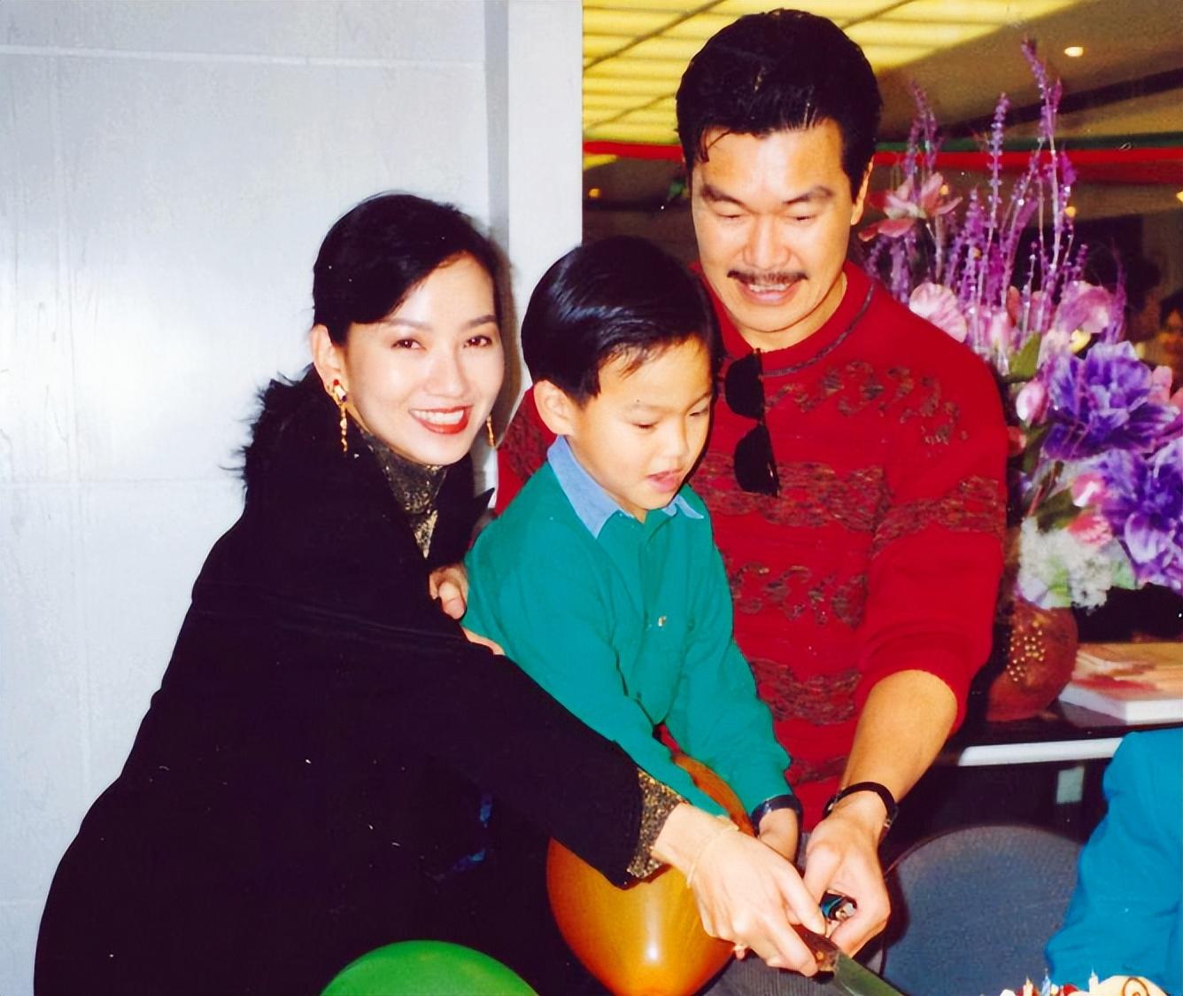 回顾霍元甲黄元申41岁出家留下妻子独自带娃16年现他怎样了