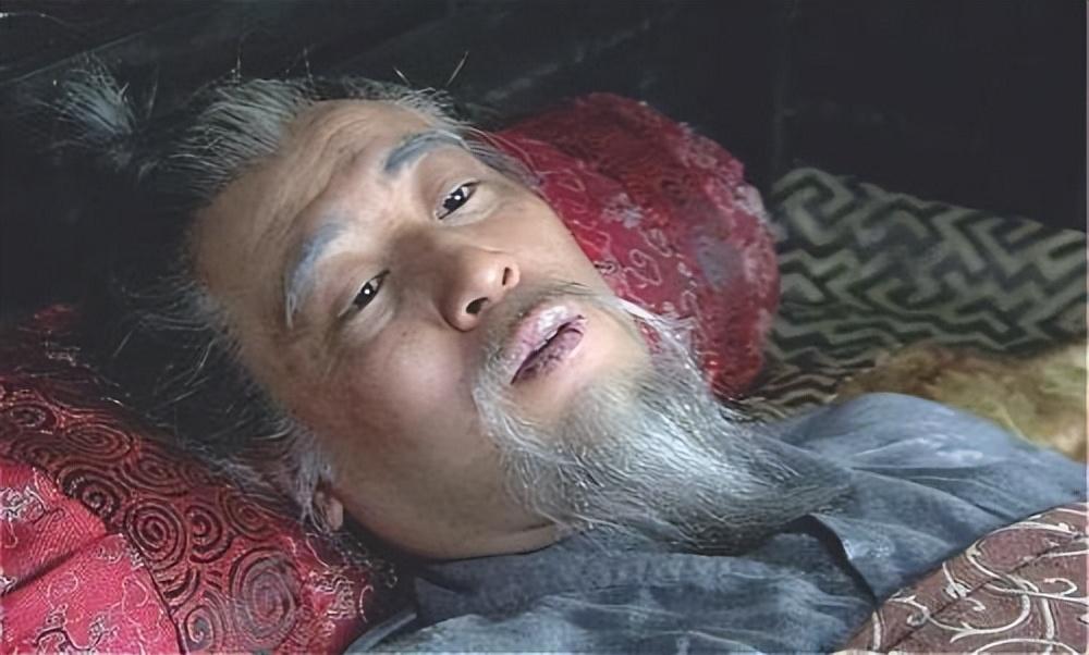 而后经过名人"水镜先生"的指导,打听到了卧龙先生——诸葛亮!